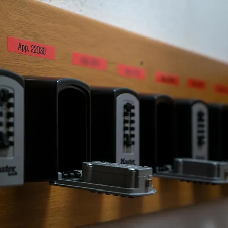 Appartement 20qm Mit Balkon Und Innenpool - 22030 *