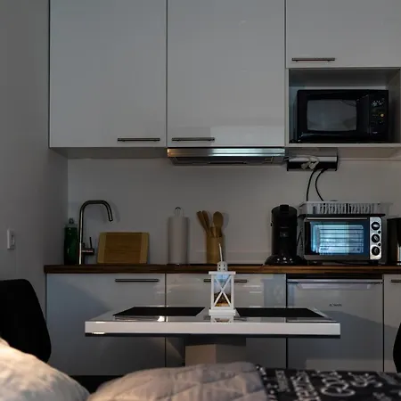 20qm Mit Balkon Und Innenpool - 22030 *